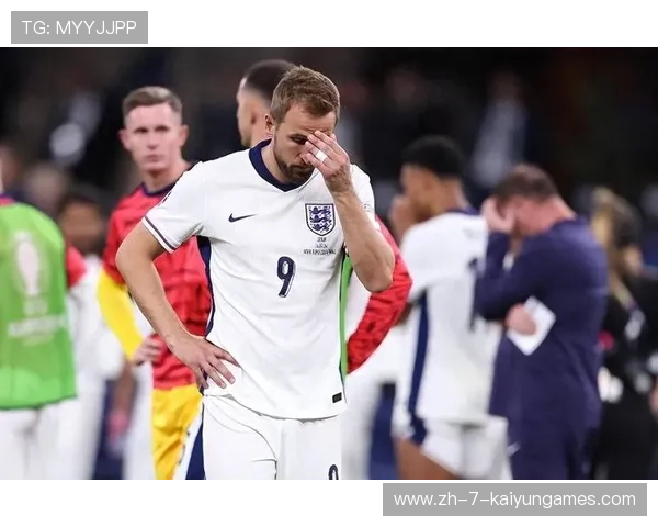 凯恩回撤后送出精准直塞：英超锋霸的新打法，打破传统进攻模式